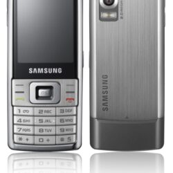 Telefono cellulare Samsung SGH L700: il candybar venuto dal futuro!