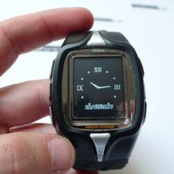 Telefono cellulare CECT Watch Phone M800: un segreto per diventare spie esperte